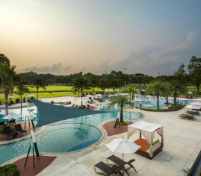 Eastin Thana City Golf Resort Bangkok - SHA Extra Plus Certified